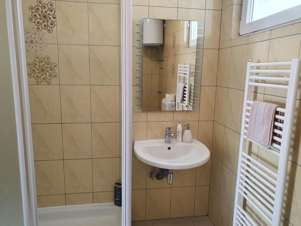 Cozy Two-Bedroom Apartment Задар Екстериор снимка