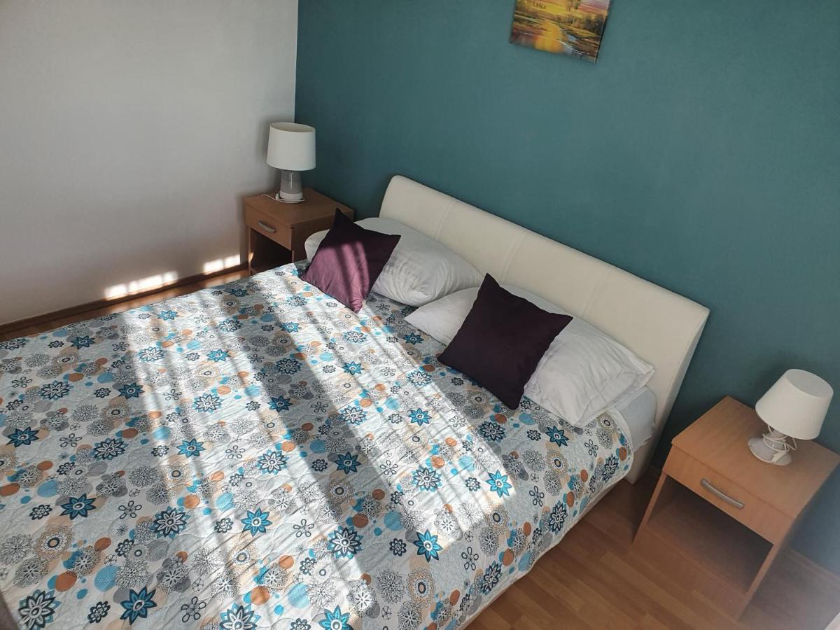 Cozy Two-Bedroom Apartment Задар Екстериор снимка