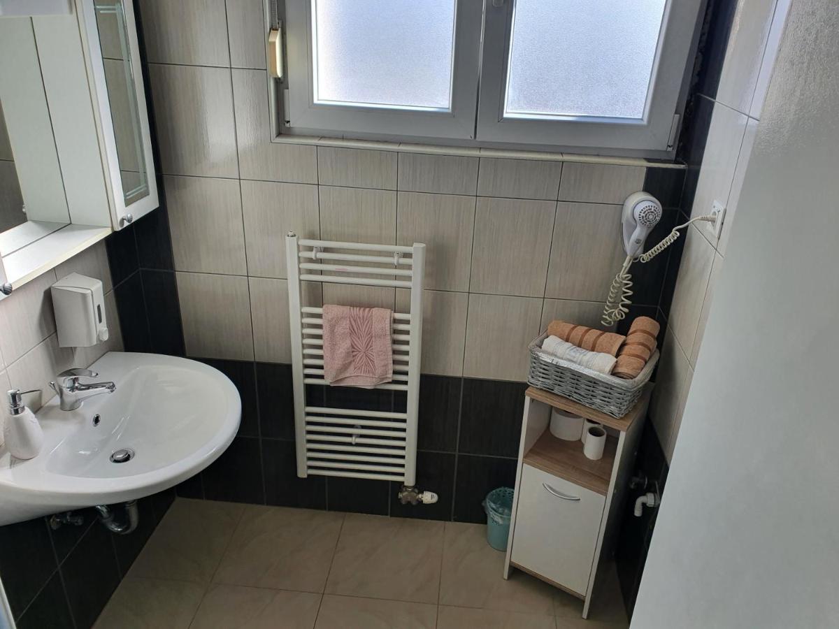 Cozy Two-Bedroom Apartment Задар Екстериор снимка