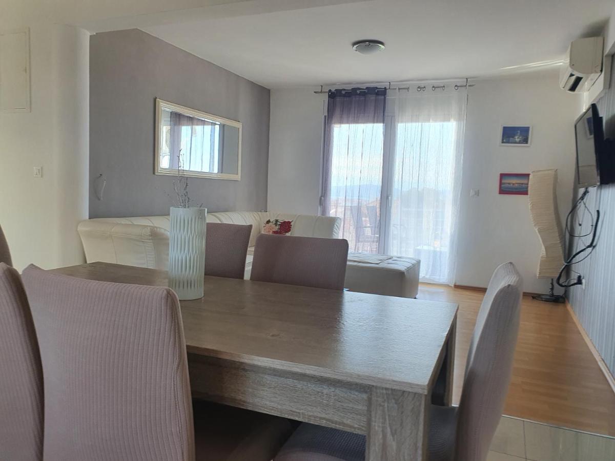 Cozy Two-Bedroom Apartment Задар Екстериор снимка