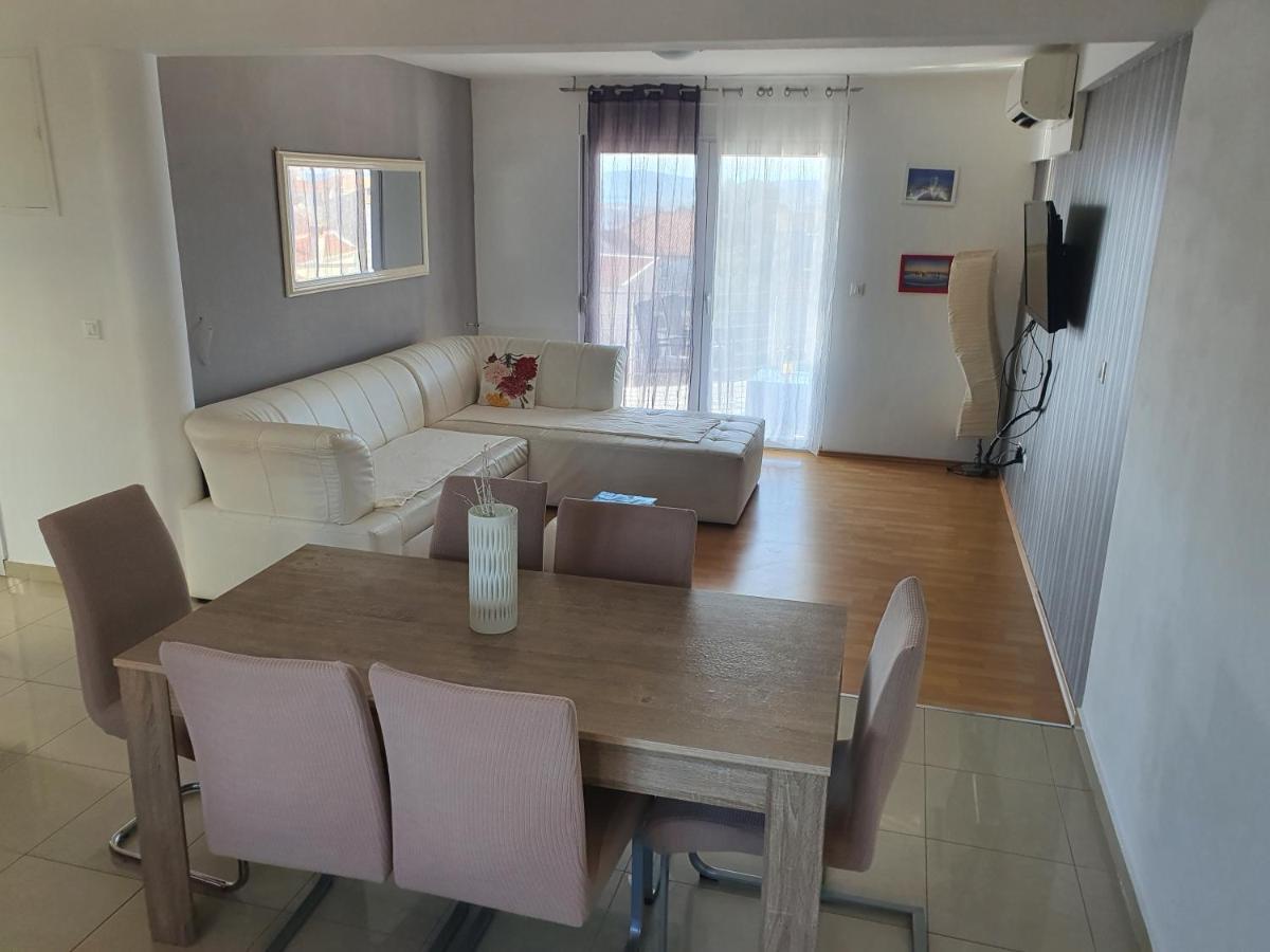 Cozy Two-Bedroom Apartment Задар Екстериор снимка